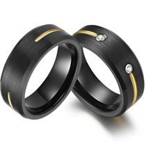Chine Chine Bagues assorties en carbure de tungstène pour elle et lui Bagues de couple en tungstène de 8 mm Bords plats et biseautés Bague en carbure de tungstène noir brossé avec demi-cercle de ligne dorée avec deux pierres CZ blanches Fabricants fabricant