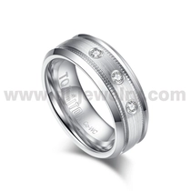 Chine Bagues de mariage en cobalt, nouveau style, 8mm, bords biseautés brossés, avec trois pierres CZ blanches, fabricant chinois, 2024 fabricant