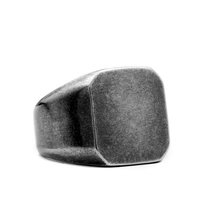 China Retro -Schmuck Großhandel Mode Herren und Frauen Titanium Stahl Europäer und amerikanische einfache schlichte alte silberquadratische Ring China Hersteller Hersteller