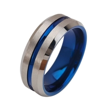 Cina Pronto per la spedizione Nessun MOQ Anello in tungsteno blu spazzolato da 8 mm Design smussato con scanalatura Fornitore all'ingrosso della Cina produttore
