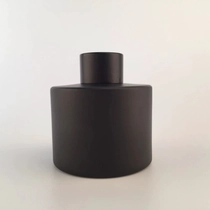 China 100ml 200ml Aroma Glas Diffusor Flasche Luxus Home Weiß und Schwarz Hersteller