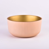 Chine Pots de bougies à ligne verticale en verre à trois mèches de couleur or de 650 ml, vente en gros fabricant
