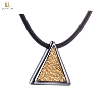 Chine Dernier Design Hommes Bijoux Mens Hommes Tungstène Triangle Triangle Pendentif Collier Mens Gold Tungsten Tag Tag Triangle Pendentif China Factory fabricant