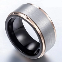 China Einzigartiger 10 mm dreifach getönter Wolframkarbidring Roségold Schwarz Silber Stufenkanten Wolframkarbidring China Hersteller Hersteller