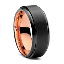 China Einzigartiger 8 mm zweifarbiger Wolframcarbid-Ring, flache Stufe, abgeschrägte Kanten, gebürsteter schwarzer und roségoldener Wolframcarbid-Ring, China-Hersteller Hersteller