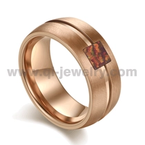 porcelana El más nuevo diseño de alianzas de boda para hombres, anillo de tungsteno con cúpula de oro rosa con canal y incrustaciones de ópalo rojo, proveedor de China fabricante