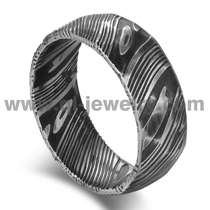 China Erschwingliche und einzigartige Herren-Eheringe mit niedrigem MOQ 8 mm schwarzer Damaskus-Stahl-Eheringe gewölbter schwarzer Damaskus-Ring China-Fabrik Hersteller