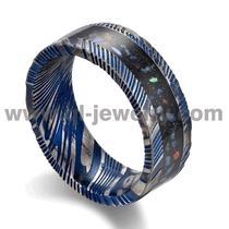 porcelana The Galaxy and Space Design Alianzas de boda de acero de Damasco azul Anillo de acero de Damasco azul plano con incrustaciones de ópalo y piedra arenisca negra China Factory fabricante