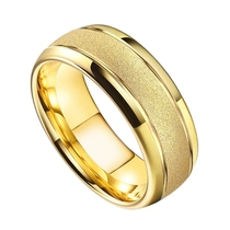 China Großhandel für Herren-Eheringe, 8 mm, gewölbter, sandgestrahlter Gold-Wolframkarbid-Ring, China-Hersteller Hersteller