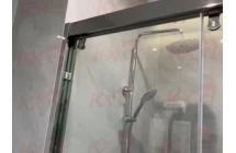 Kaca pintu bilik mandi gelongsor
