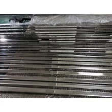 China Quadratische U-Kanal-Kappenschiene aus rostfreiem Stahl (24 x 25 mm) Hersteller