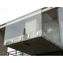 China Architecture Side Mounting Glass Spigot voor Balkon Framelsss Glass Railing Design fabrikant