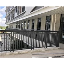 Cina Handrails galvanizzato Randonaggi di ferro antico Design di ringhiera di balcone con pavimento in acciaio zincato a pavimento galvanizzato produttore