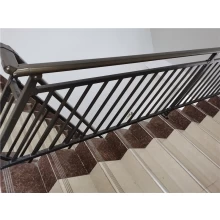 Chine Rampes intérieures de rampe d'escalier en acier galvanisé en métal noir fabricant