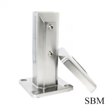 China Aço inoxidável SBM torneira de vidro quadrado com placa de base no chão fabricante