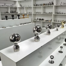 China Encaixes de bola de corrimão decorativos de aço inoxidável fabricante