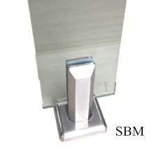 China aço inoxidável 316 de vidro sem moldura esgrima torneira placa de base quadrada torneira fabricante