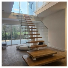China Degraus de madeira interiores personalizados de alta qualidade Escadas flutuantes modernas e corrimão de vidro para casa de campo fabricante