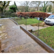 Chiny Aluminiowy aluminiowy sprzęt do zacisku Kanału U-kanałowy do 1/2 "12mm Building Hartred Glass Railing Balustrada producent