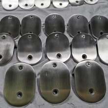 China Balkonglasgeländer Edelstahl 180 Grad Glas an Wandklemme Hersteller
