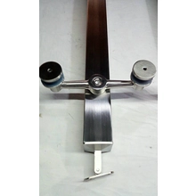 Chine Poste de balustrade d'araignée avec attache ajustable en acier inoxydable 316 pour une conception de barrière de verre de 1/2 pouce fabricant