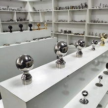 Cina Raccordi a sfera corrimano decorativi in ​​acciaio inox produttore
