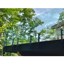 China Standoff Post Design Outdoor Aluminium Deck Frameloze Zij gemonteerde glazen reling fabrikant