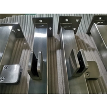 Chine square glass fence post for outddor balcony fabricant