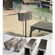China Hochwertige Edelstahl 180 Grad quadratische Glasklemme Glasgeländerklemme Hersteller