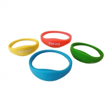 China Closed Loop Waterproof High Temperature Resistance RFID Silicone Wristband manufacturer