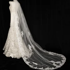 porcelana CYG Velos de novia con apliques de encaje bordados de lujo con peine, 100% poliéster, uso largo para fiestas fabricante