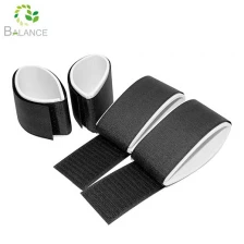 China Großhandel einstellbare Ski -Gurte Haken und Schleifen Befestigungsstreifen Skigabstangenhalter Eva Protector Ski Wraps Hersteller