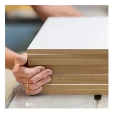 Chine Feuilles de bois MDF de haute qualité, 3mm, 6mm, 9mm, 12mm, 15mm, panneau MDF en mélamine blanche pour armoires et meubles fabricant