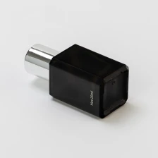China Popular black color Glass Perfume Bottle with sprayer manufacturer