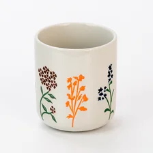 China Glossy White Embossed Design with Ceramic Candle Vessels manufacturer