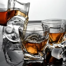 China 5 pieces in stock Lead-free Borosilicate Glass whiskey cups bottle sets manufacturer