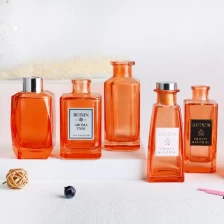China Quadratische Prisma-Orange-Diffusorflaschen mit Etiketten Hersteller