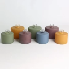 China Muti Color Cylindrical Frosted Opaque Sprayed Glass Diffuser Bottle with Wooden Caps manufacturer