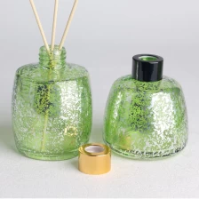 中国 透明な緑色の電気めっきレーザー斑点仕上げの T ネック円筒ガラス ディフューザー ボトル メーカー