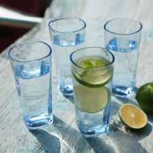 Китай Светло-голубая стеклянная чашка с прозрачной водой, стакан для коктейля производителя