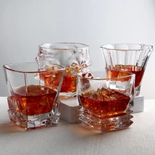 China Handgefertigtes, bleifreies Kristall-Whiskyglas mit schwerem Boden, 4er-Set Hersteller