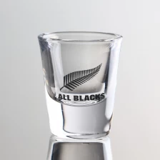 Cina Bicchieri da liquore con logo personalizzato trasparente da 2 once con fondo pesante per liquori per liquori produttore