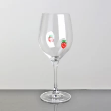 China Handcraft Eco-friendly Strawberry Inlay Decoration 475ml 16oz Wine Glasses manufacturer