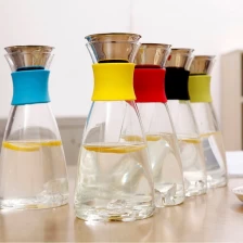 Chine Carafe en verre borosilicaté OEM et ODM 1200 ml avec manchon en silicone fabricant