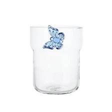 Chine Tasse en verre de borosilicate haut personnalisé avec décoration de papillon 3D | Verre à boisson décorative fabricant