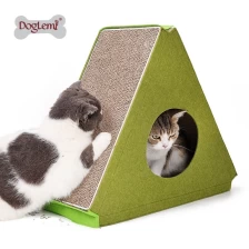 porcelana Rascador de gato estable de diseño triangular tridimensional instalado caja de cartón de sisal fabricante