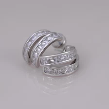 China Geometric Jewelry Rhinestones Shining Stud Earring. manufacturer