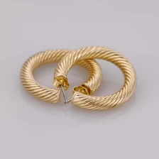Китай Модные ювелирные изделия оптом Twisted Hoop Earrings. производителя