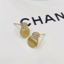 China Einfache geometrische runde Ohrringe. Hersteller
