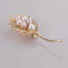 China Leaves Shaped Pearls Crystal Wedding Gift Brooch. manufacturer